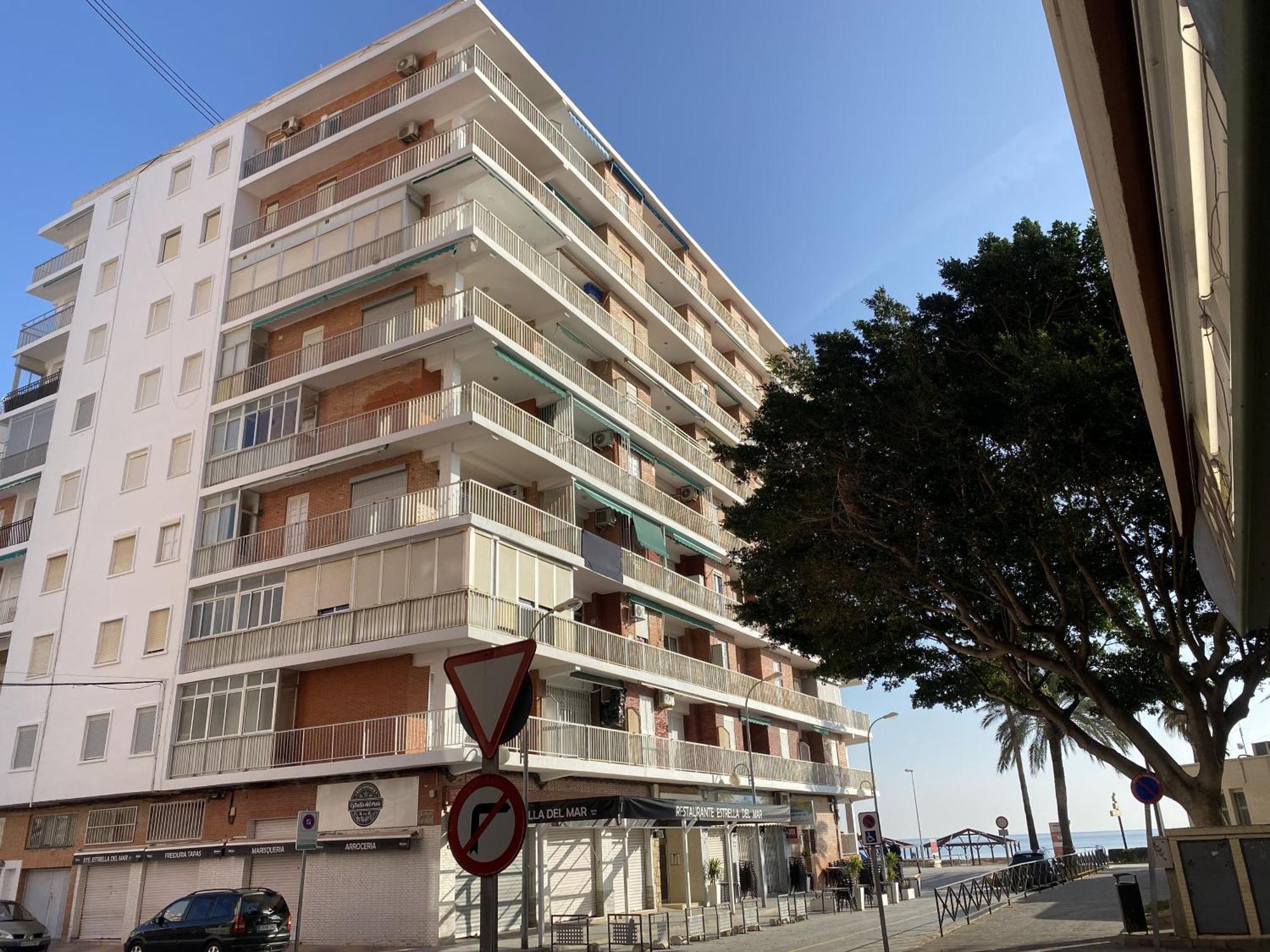 Beachfront And Cozy Apartment 쿠엘라 외부 사진