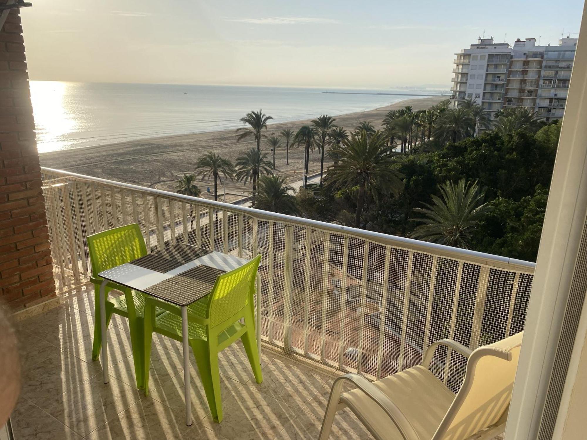 Beachfront And Cozy Apartment 쿠엘라 외부 사진